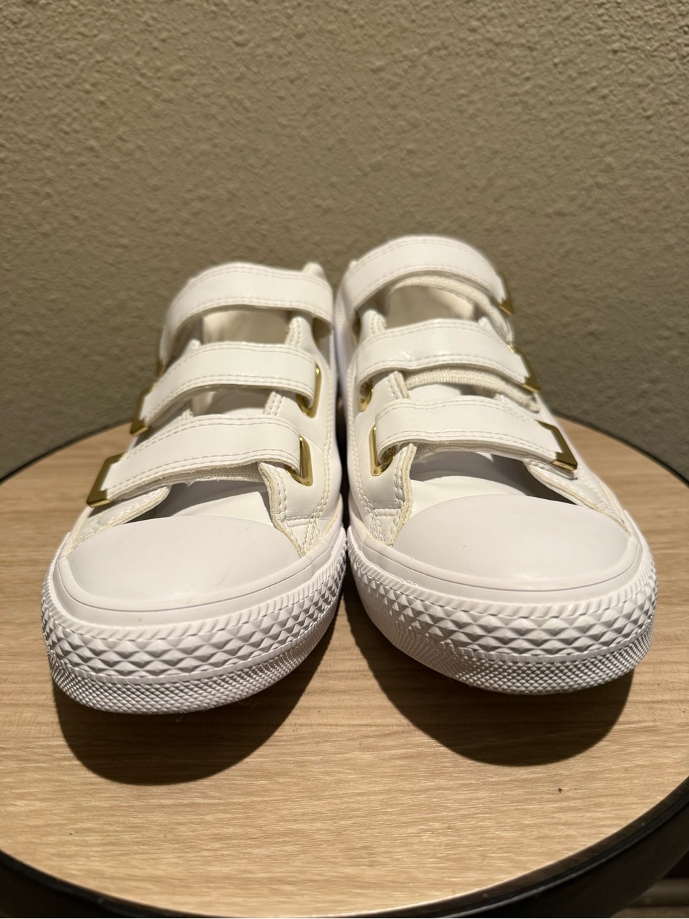 Converse Chuck Taylor All Star 3V Ox Low-top White w/ gold tone accents Size 10 - Picture 8 of 12